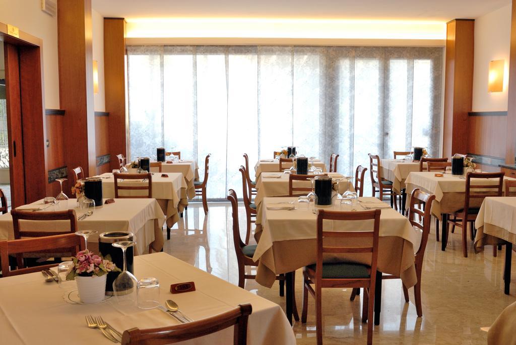 Hotel Sole Джулианова Екстериор снимка