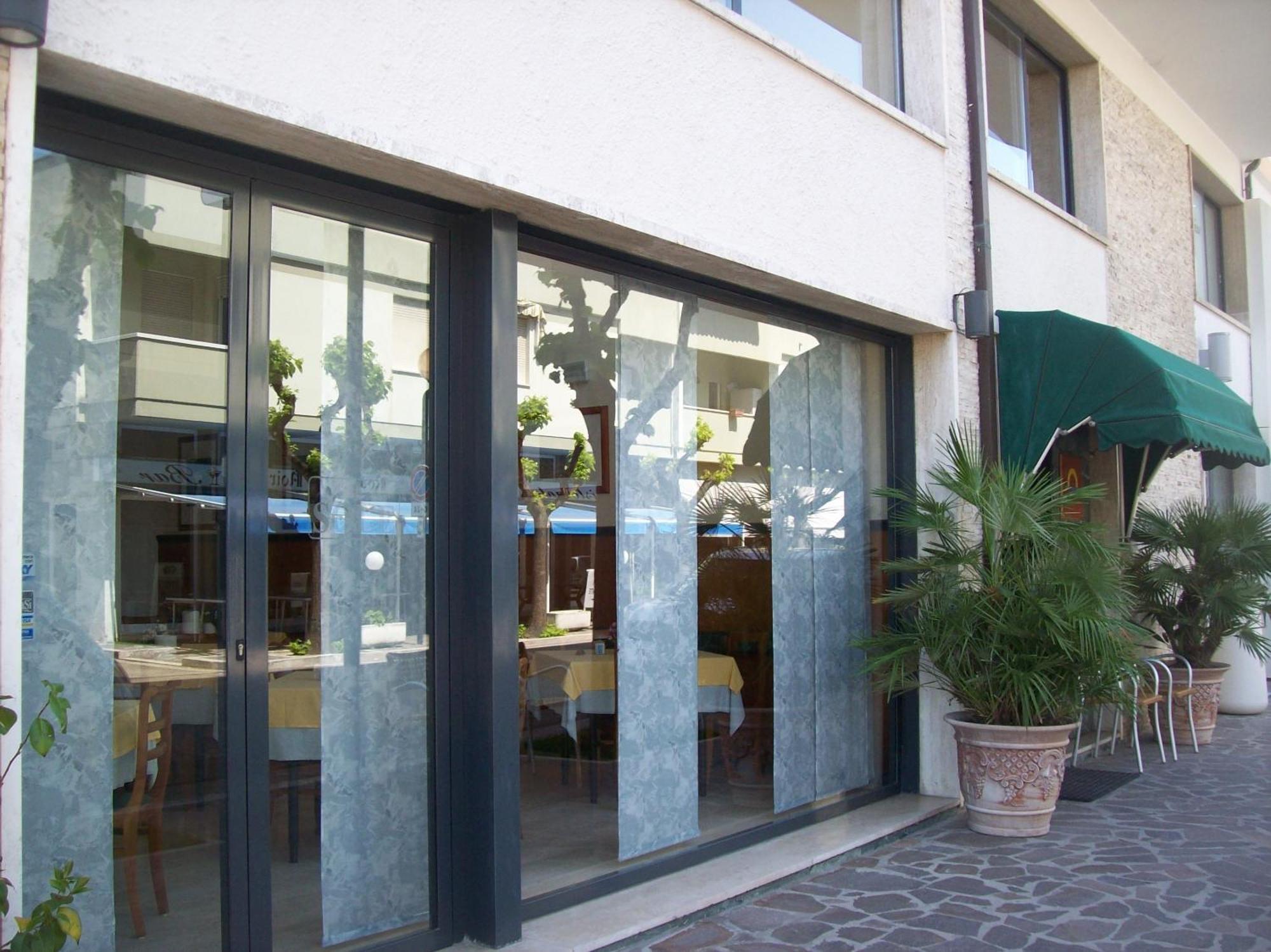 Hotel Sole Джулианова Екстериор снимка
